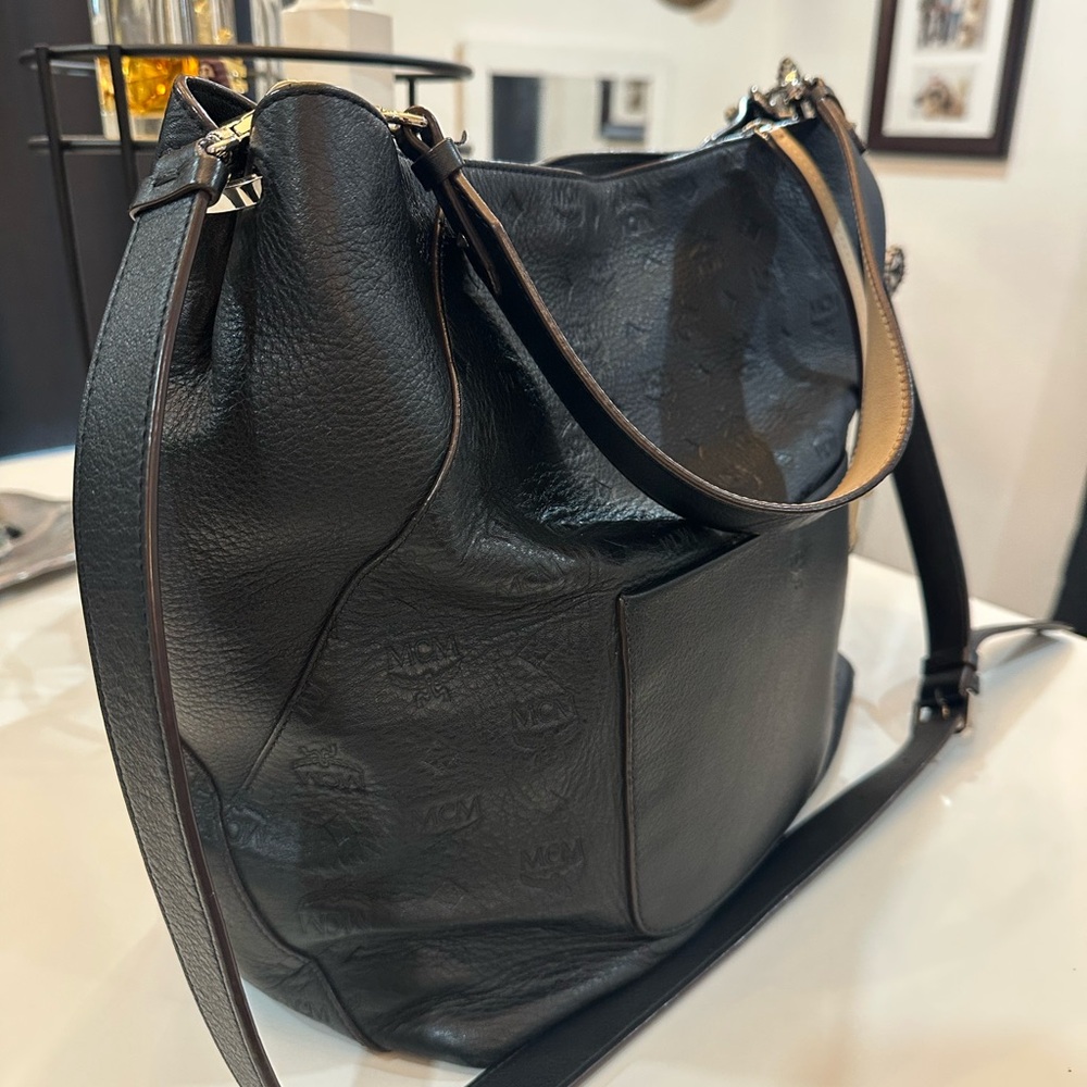 MCM Leather Shoulder Bag & key chain bunny - Picture 4 of 16